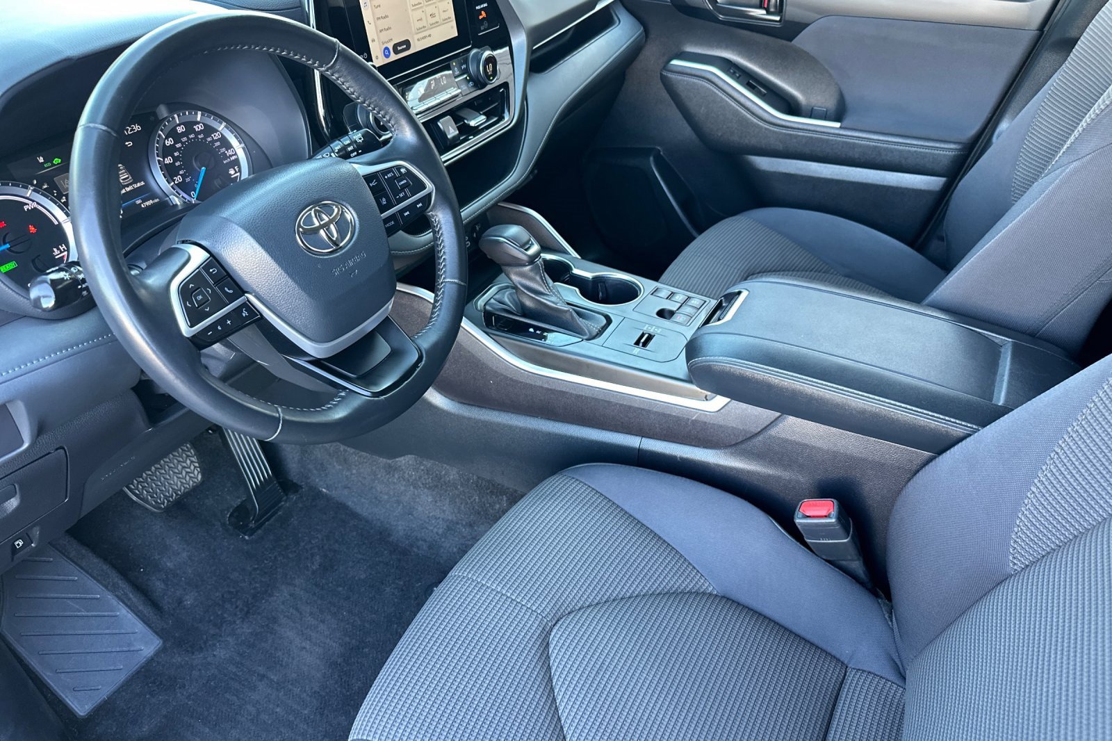 Used 2023 Toyota Highlander LE image 10