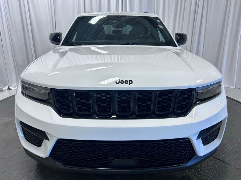 Used 2022 Jeep Grand Cherokee Altitude image 24