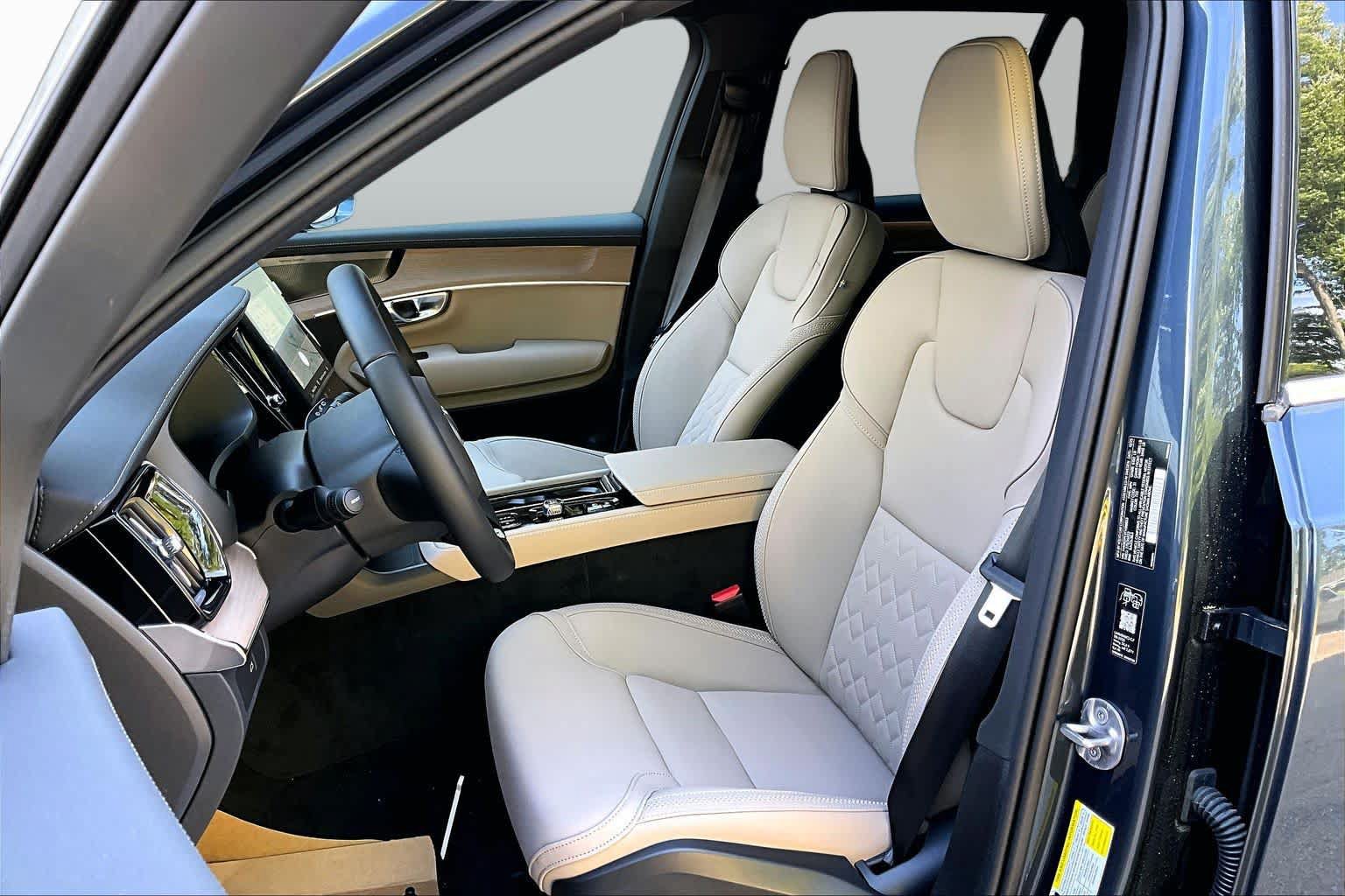 New 2026 Volvo XC90 B6 Plus w/ Protection Package Premier AWD/4WD image 13