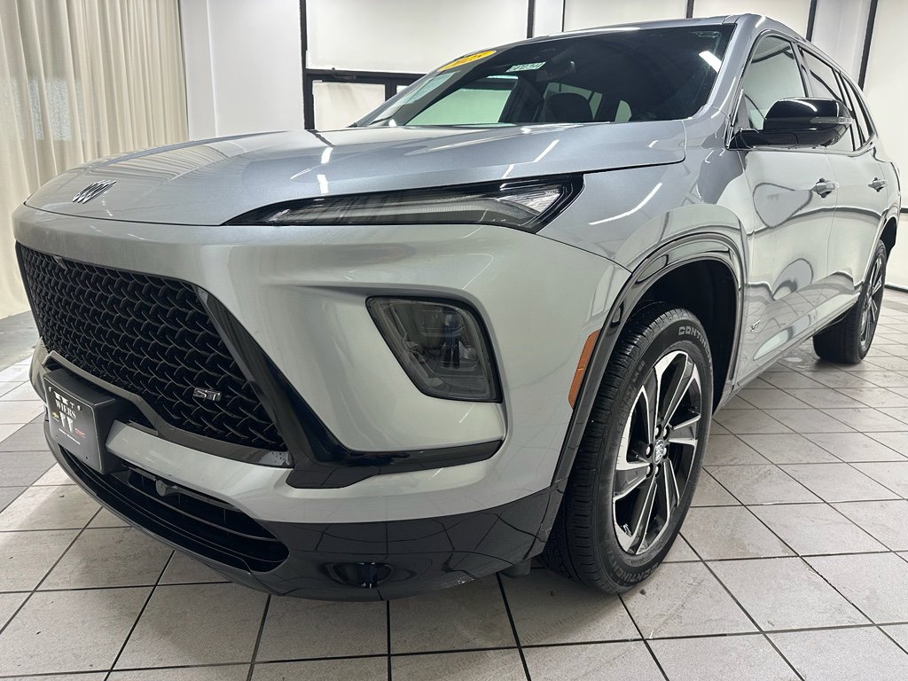 Certified 2025 Buick Enclave Sport Touring image 11