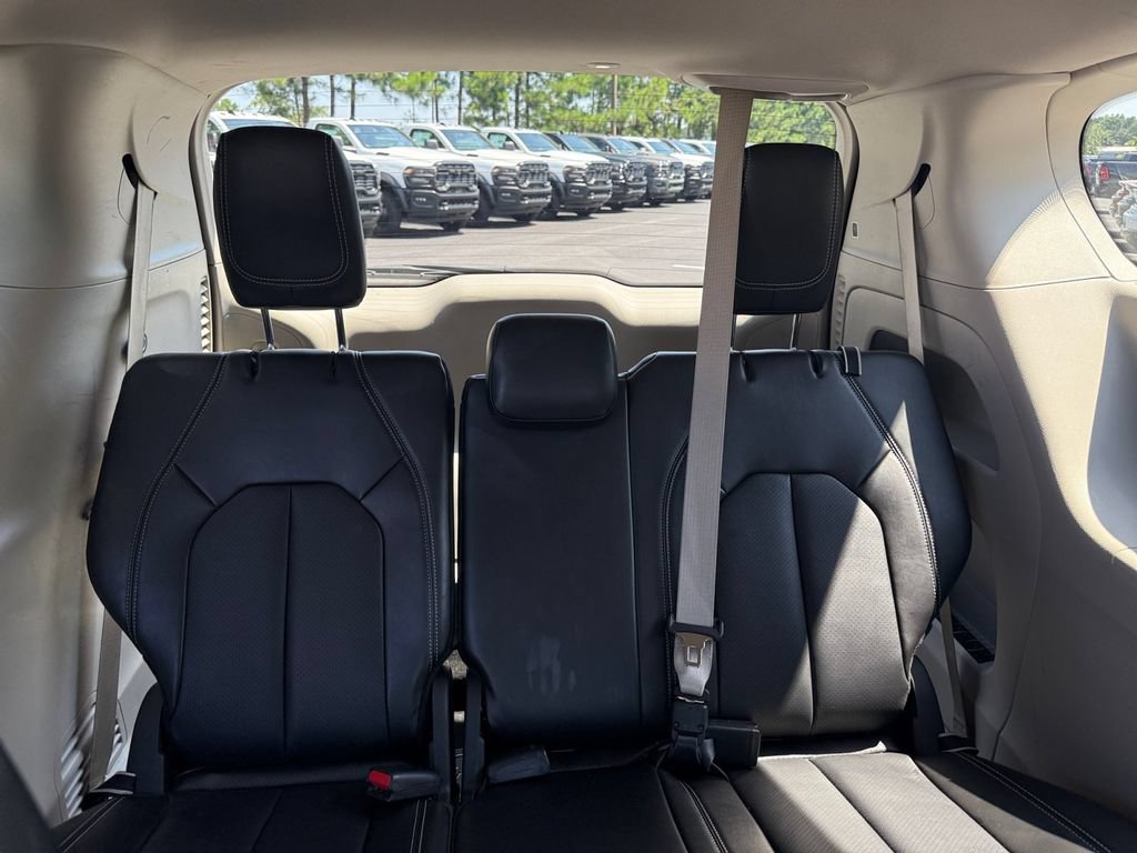 Certified 2024 Chrysler Pacifica Touring-L FWD image 26
