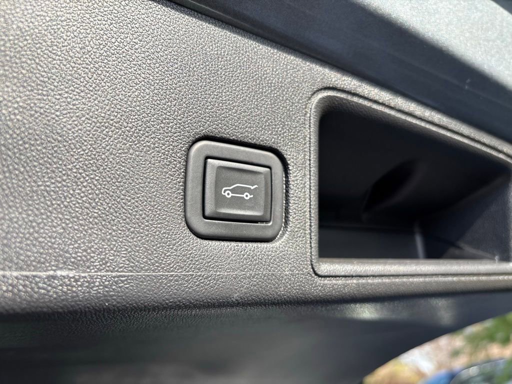 Used 2023 GMC Terrain AT4 w/ Tech Package image 18