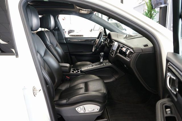Used 2018 Porsche Macan image 48