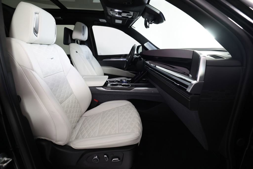 Used 2025 Cadillac Escalade V AWD/4WD image 10