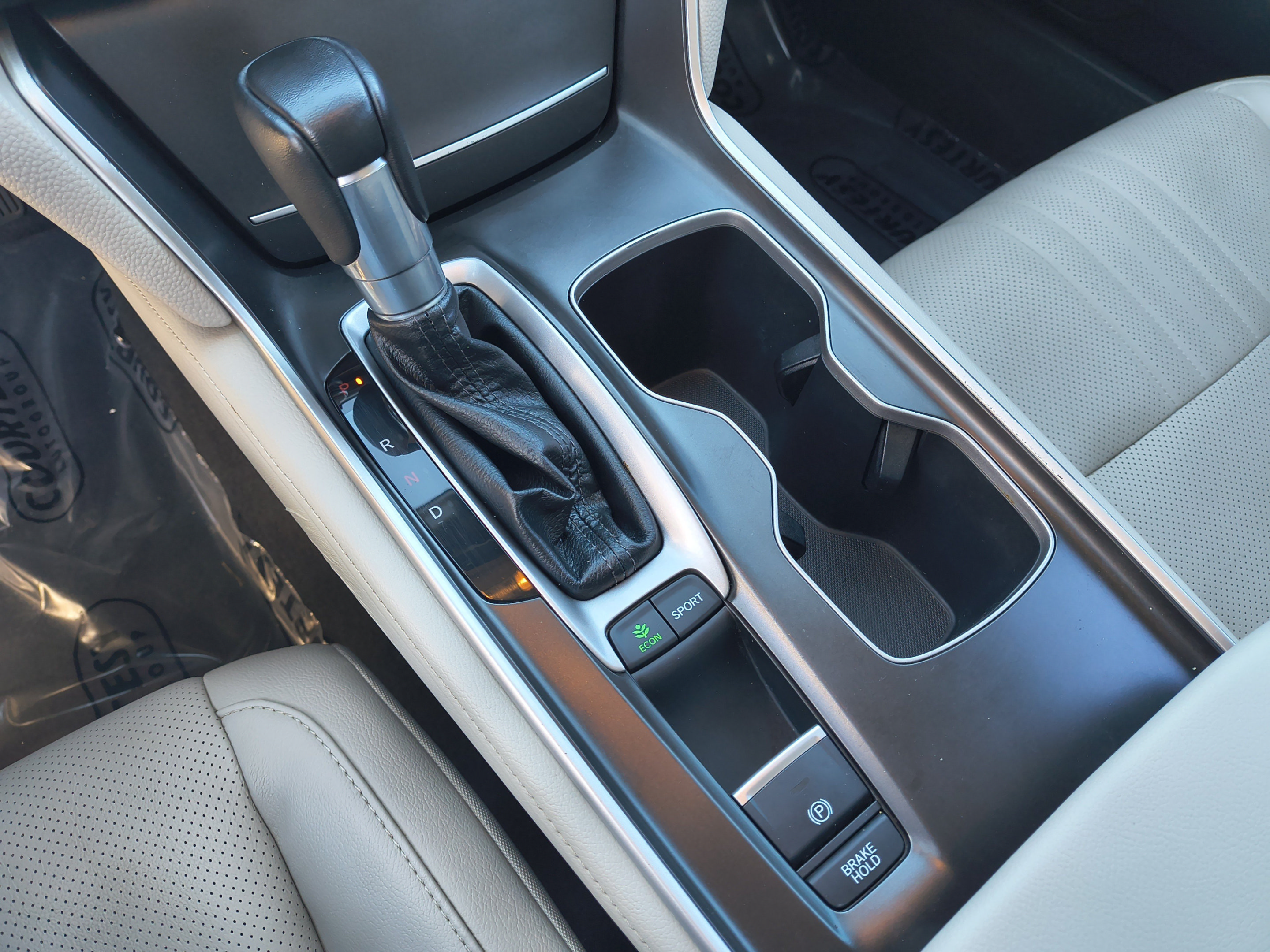 Used 2018 Honda Accord Touring image 25