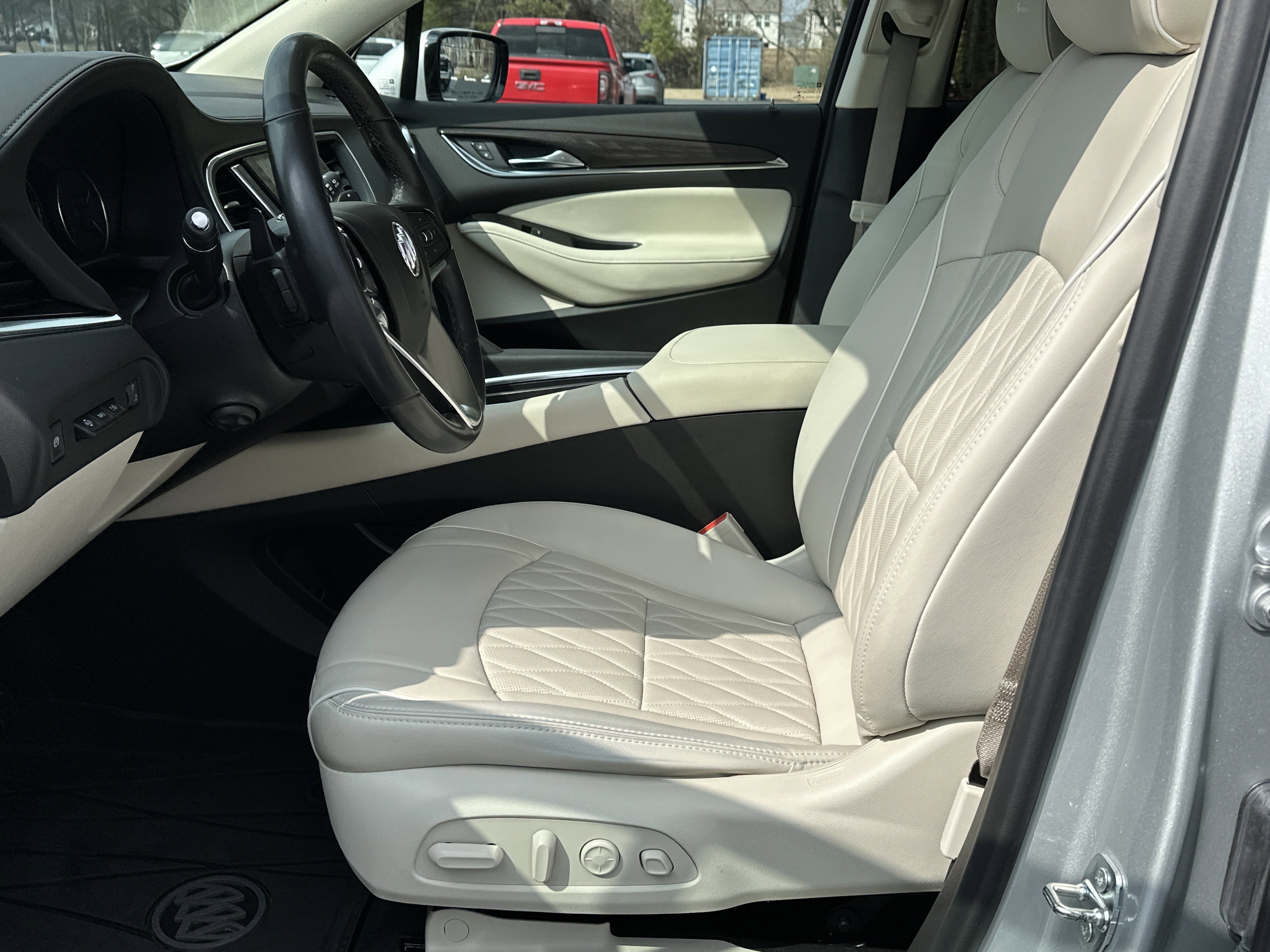 Used 2022 Buick Enclave Avenir w/ Avenir Technology Package image 9