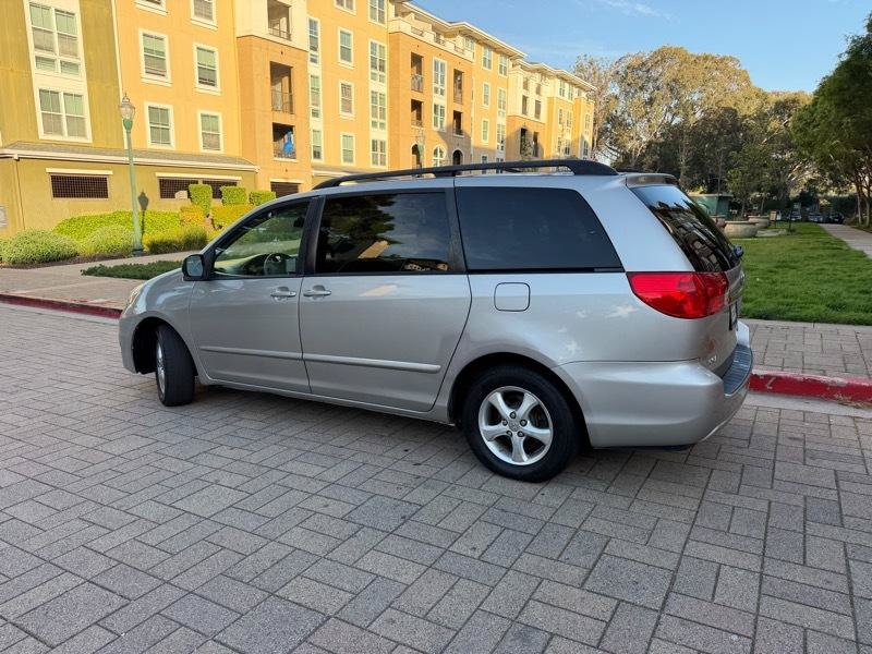 Used 2010 Toyota Sienna LE FWD image 7