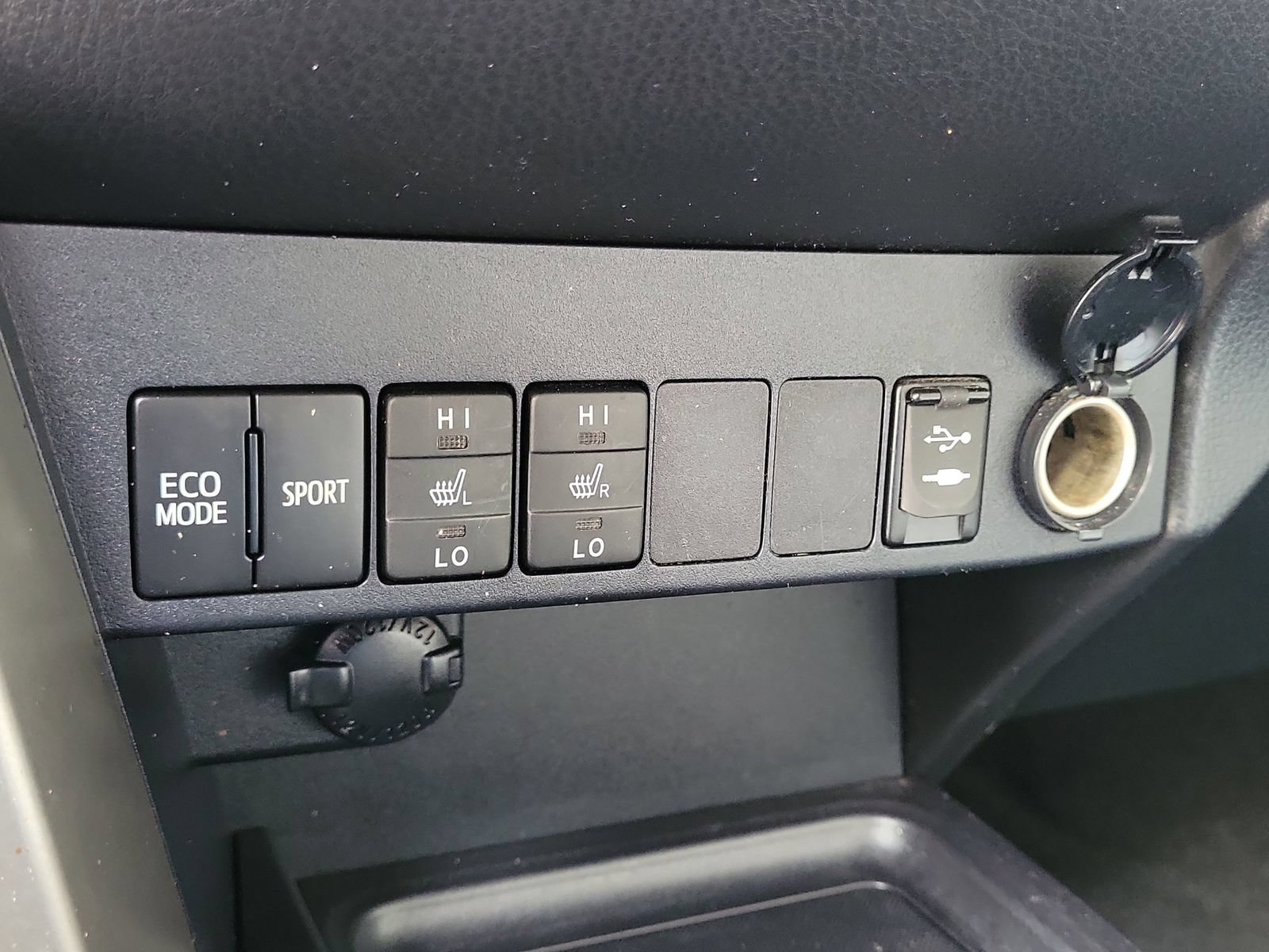 Used 2015 Toyota RAV4 Limited w/ Outdoor Package FWD image 22