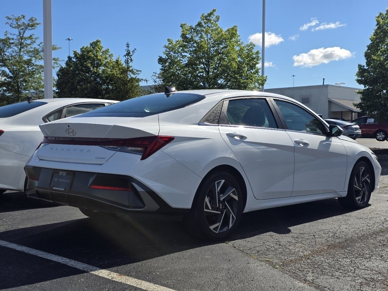 Used 2025 Hyundai Elantra Limited FWD image 7