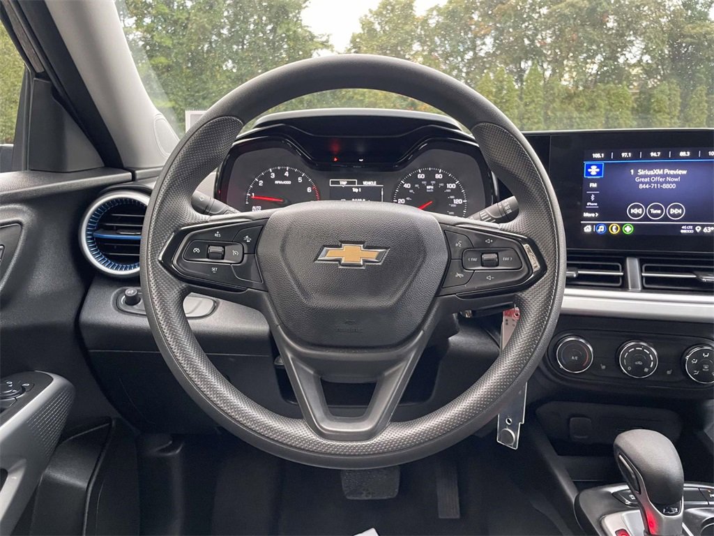 Used 2025 Chevrolet Trax LS w/ LS Convenience Package image 18