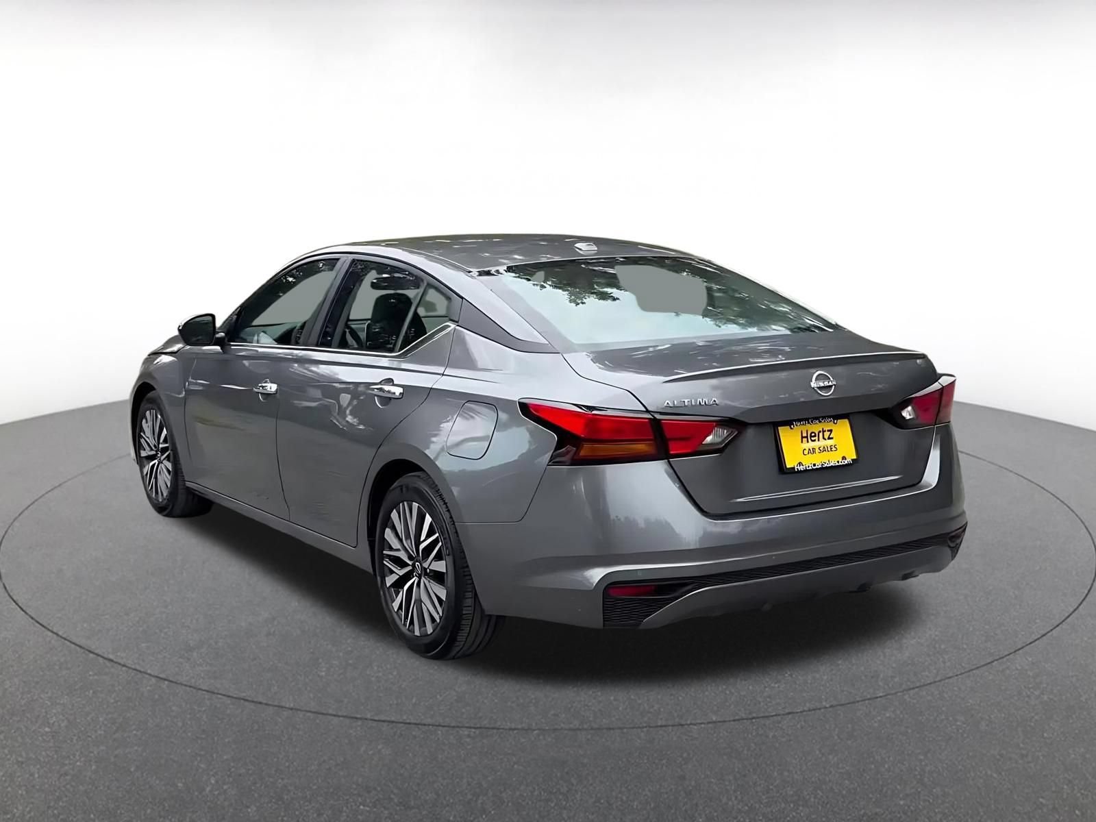 Used 2025 Nissan Altima 2.5 SV FWD image 9