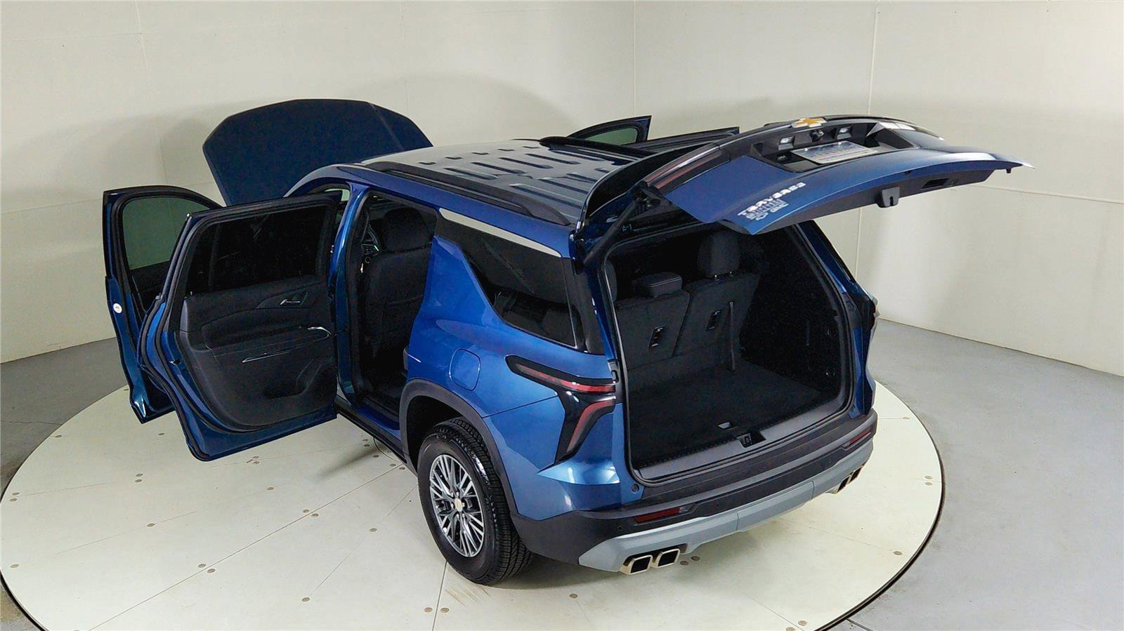 Used 2025 Chevrolet Traverse LT w/ Driver Confidence Package image 26