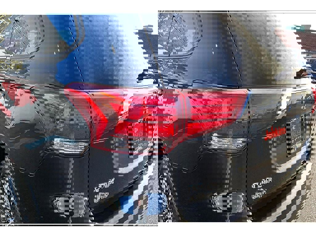 Used 2020 Mitsubishi Outlander ES image 33