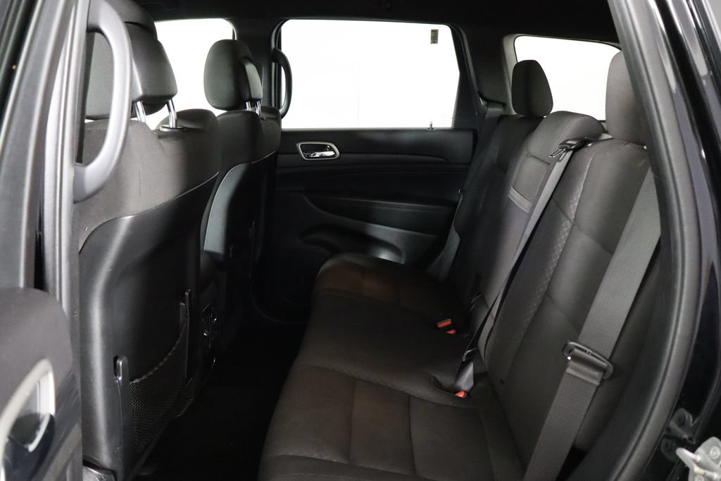 Used 2020 Jeep Grand Cherokee Laredo AWD/4WD image 16