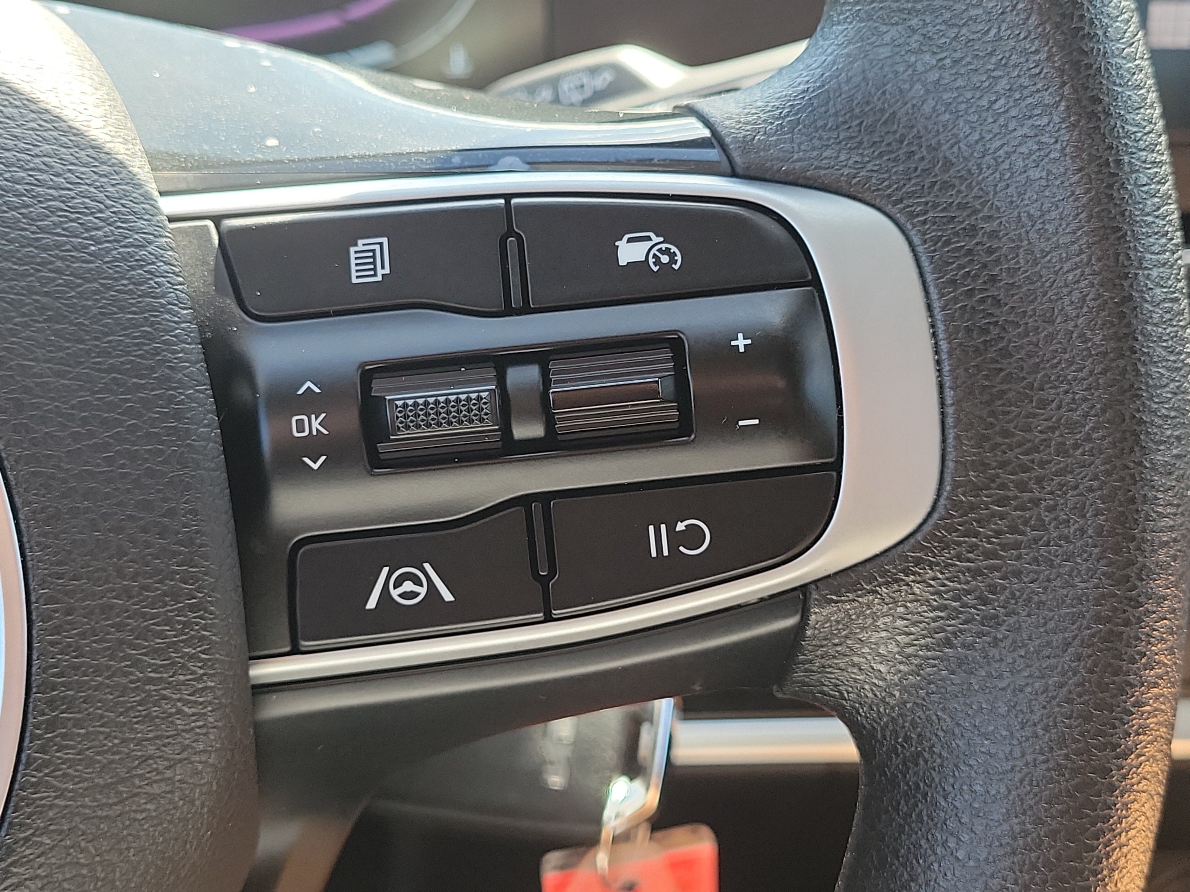 Used 2025 Kia Sportage LX FWD image 22