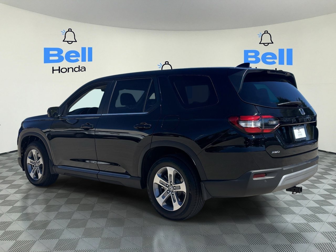Used 2025 Honda Pilot EX-L image 3