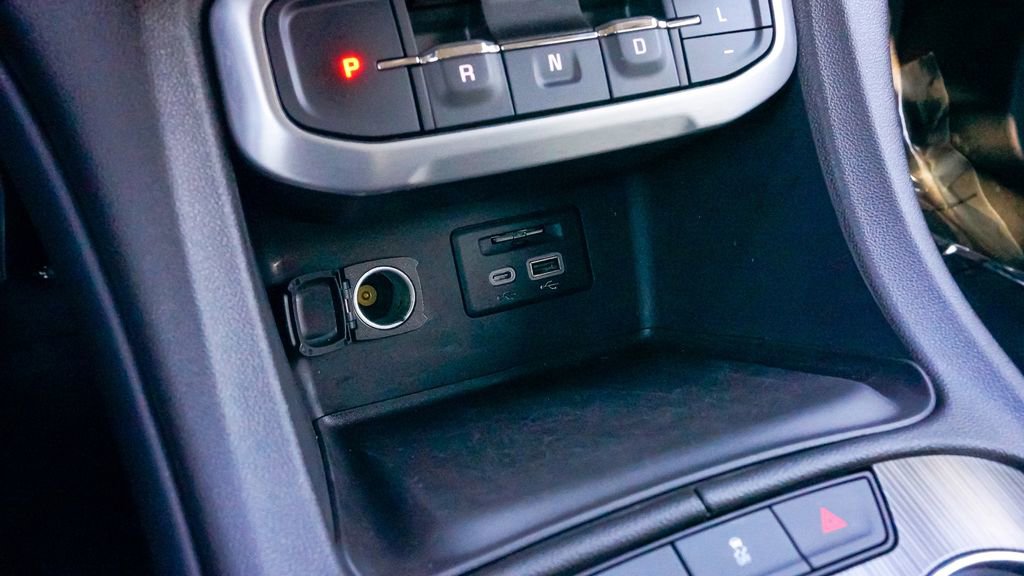 Used 2023 GMC Acadia SLT image 25