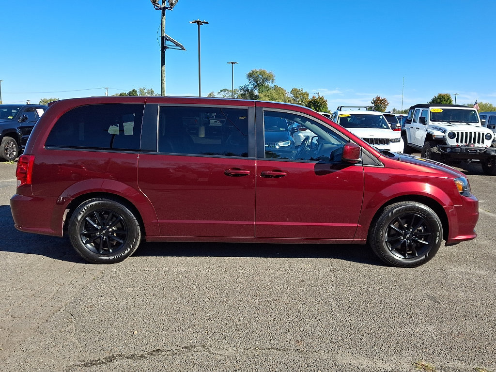 Used 2019 Dodge Grand Caravan SXT w/ Blacktop Package FWD image 13