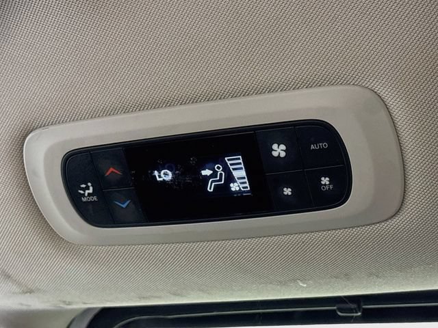 Used 2021 Chrysler Pacifica Touring-L FWD image 24