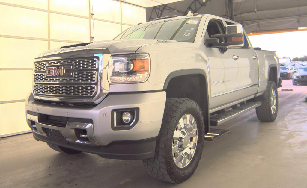 Used 2019 GMC Sierra 2500 Denali w/ Duramax Plus Package AWD/4WD image 4