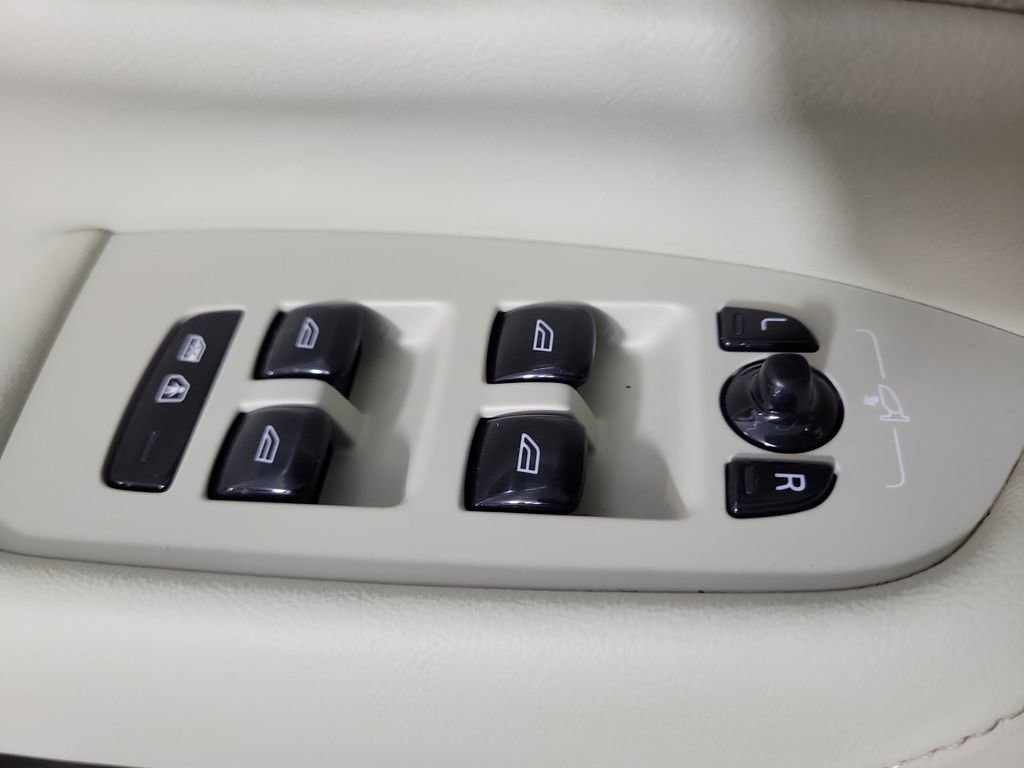 Certified 2024 Volvo XC90 T8 Plus AWD/4WD image 25