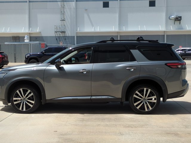 Used 2024 Nissan Pathfinder Platinum w/ Black Appearance Package FWD image 8