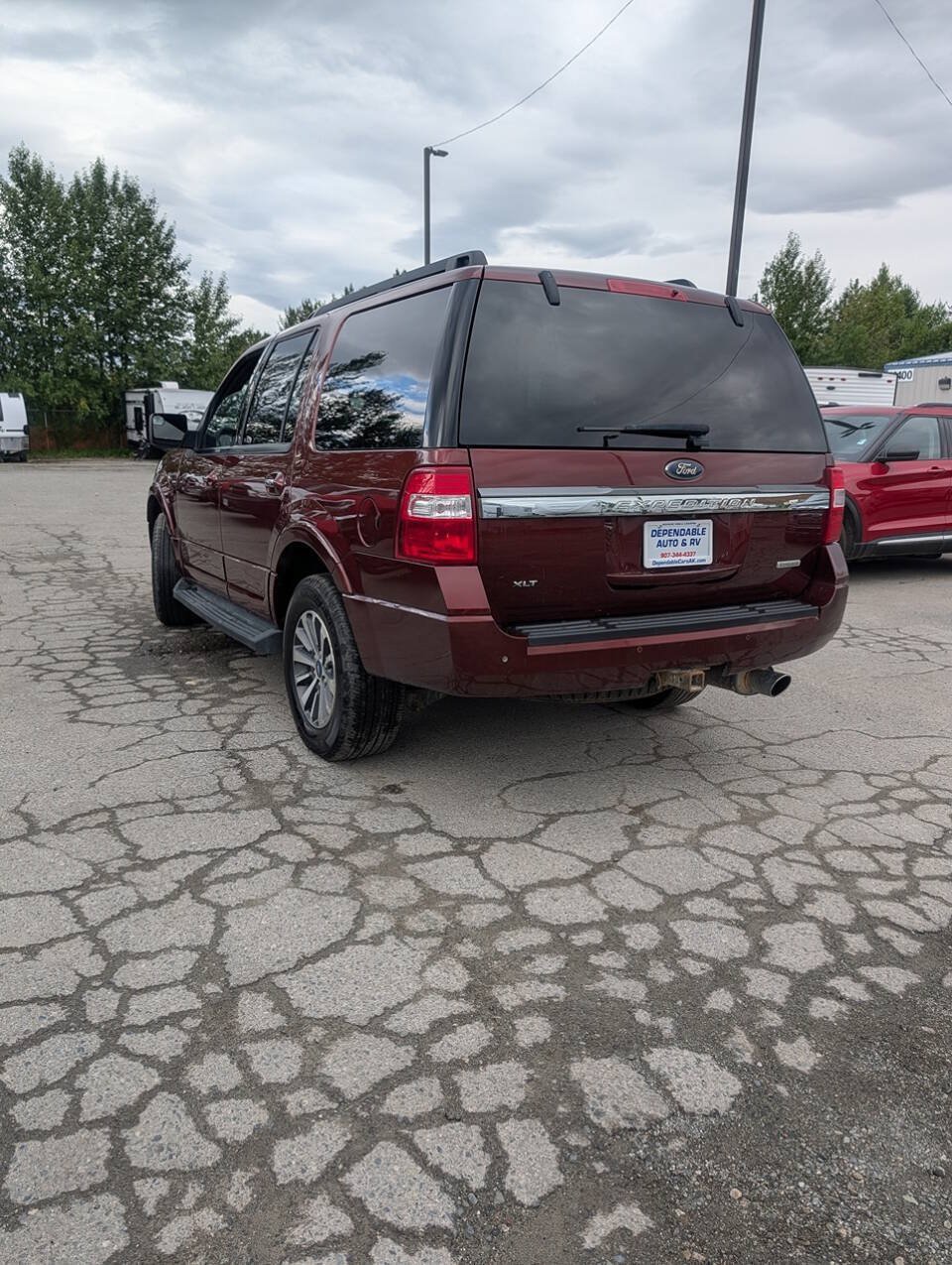 Used 2017 Ford Expedition XLT AWD/4WD image 3