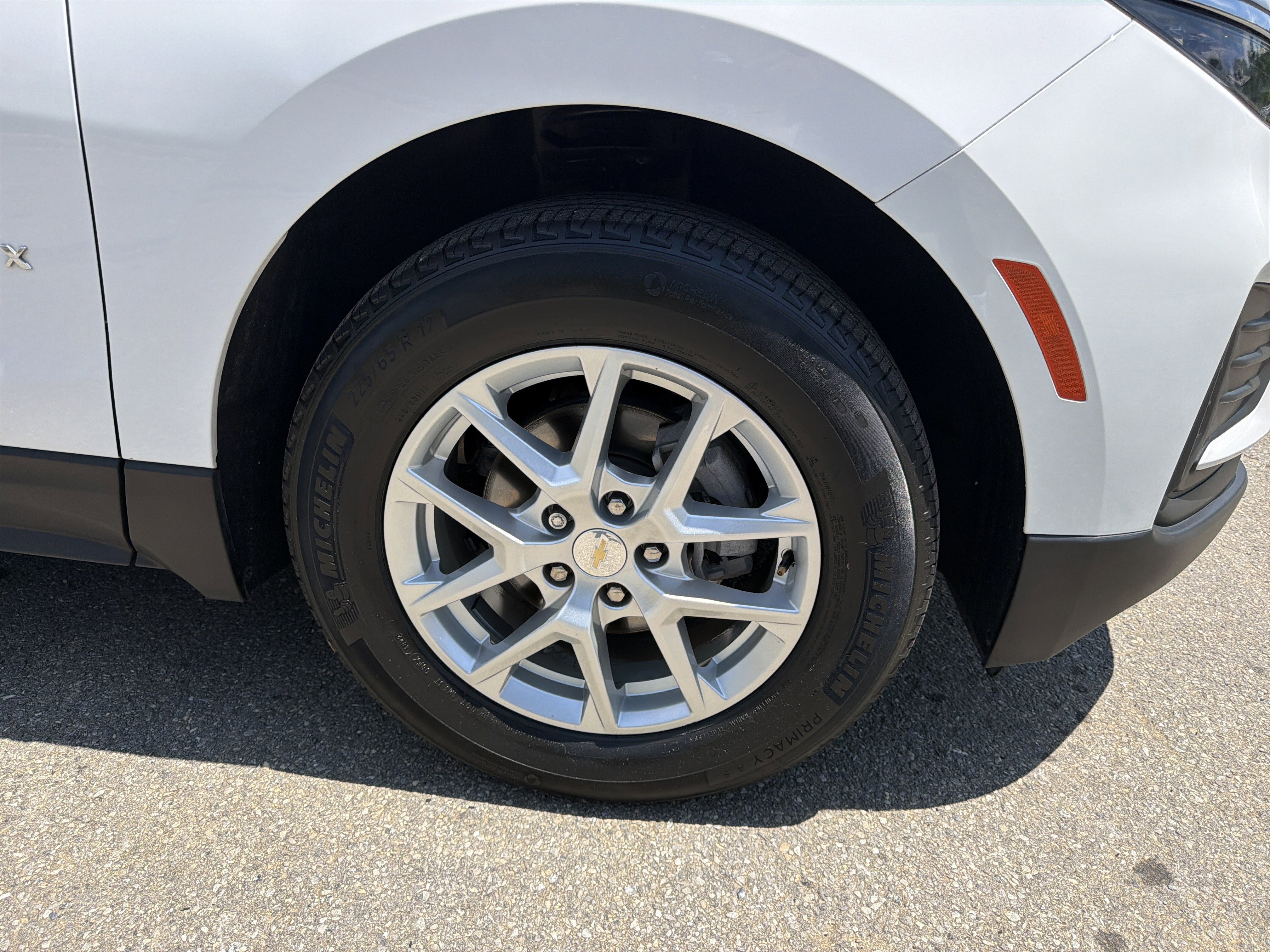 Used 2023 Chevrolet Equinox LS FWD image 12