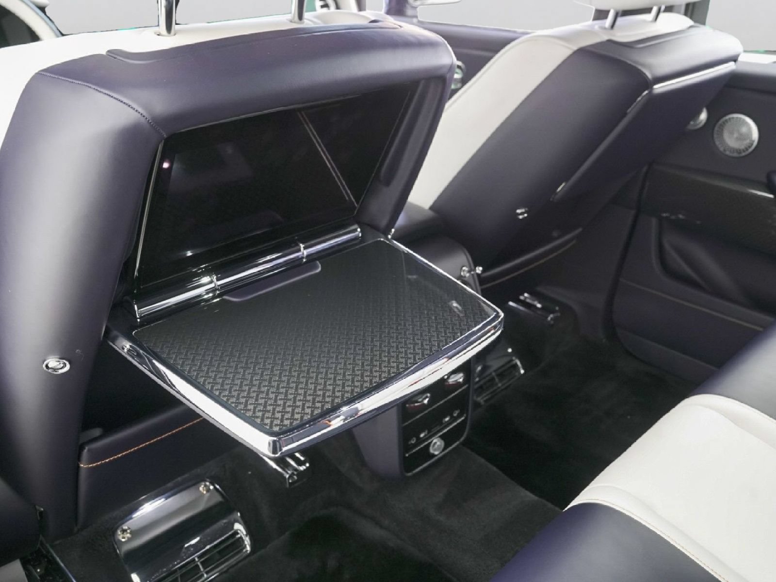 New 2026 Rolls-Royce Cullinan Black Badge AWD/4WD image 32