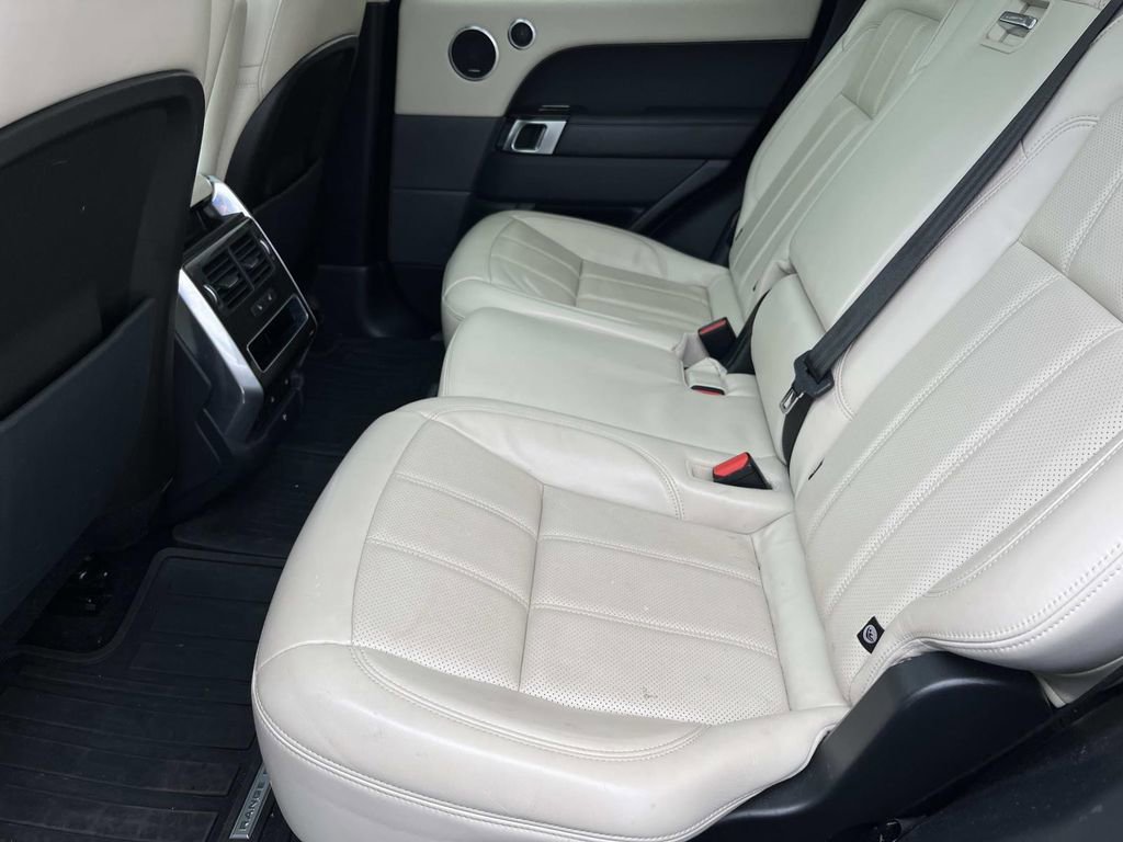 Used 2020 Land Rover Range Rover Sport HSE image 19