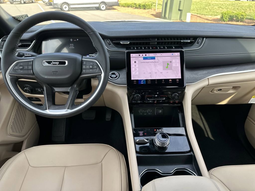 Used 2025 Jeep Grand Cherokee Limited image 10
