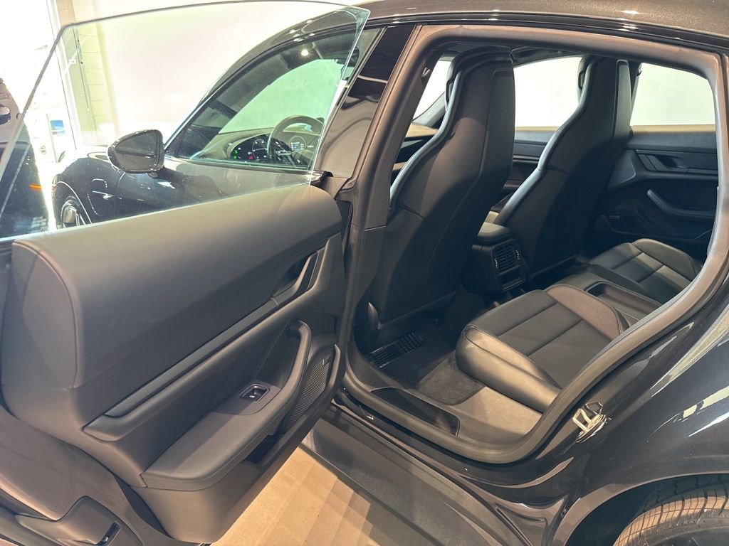 Used 2024 Porsche Taycan 4S w/ Premium Package image 31