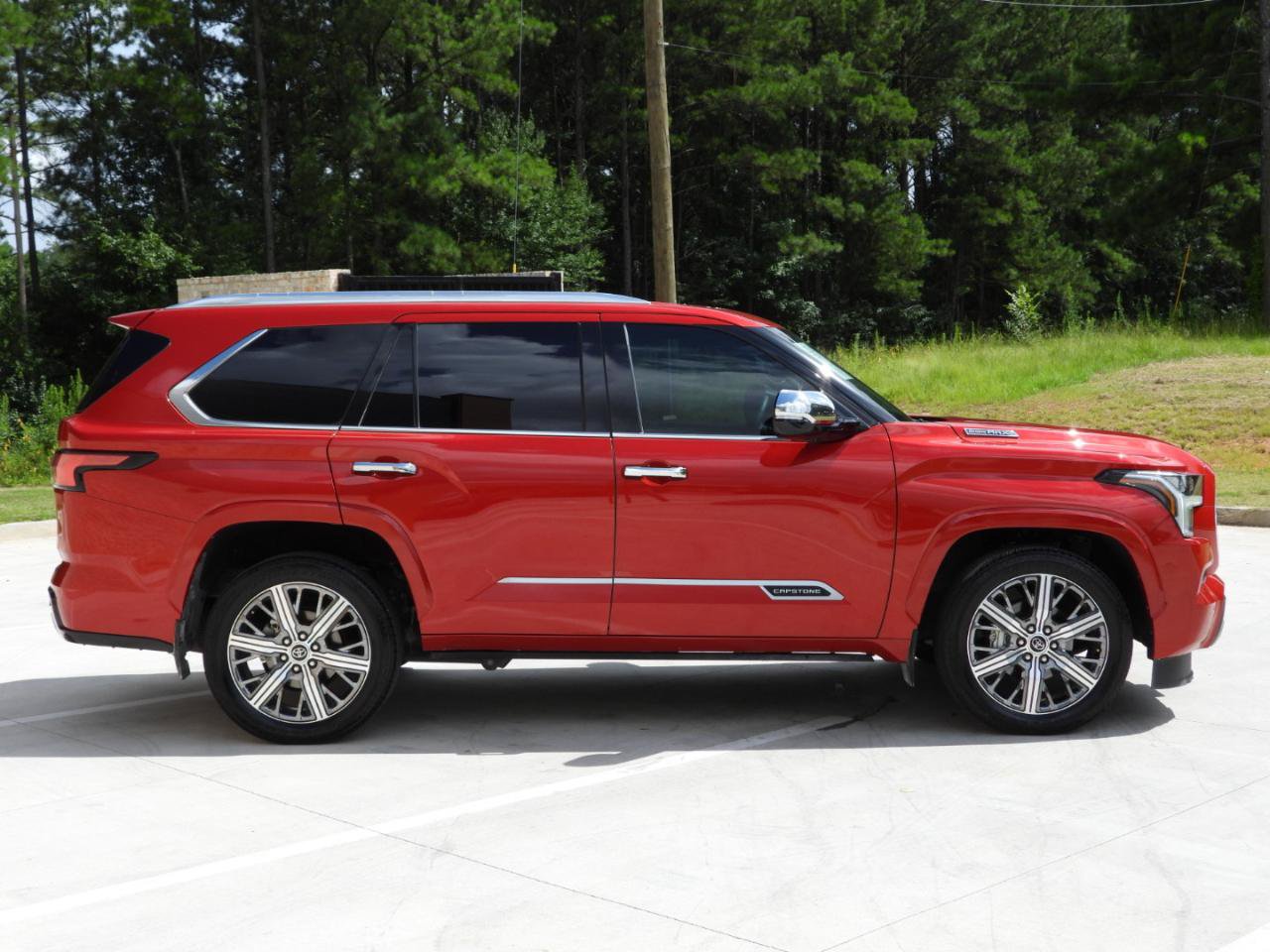 Used 2023 Toyota Sequoia Capstone AWD/4WD image 38