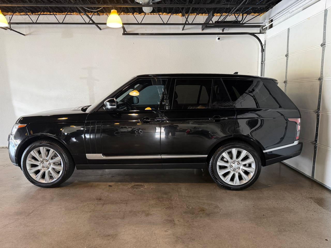 Used 2016 Land Rover Range Rover Supercharged AWD/4WD image 2