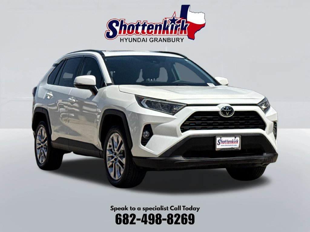 Used 2021 Toyota RAV4 XLE Premium FWD image 3