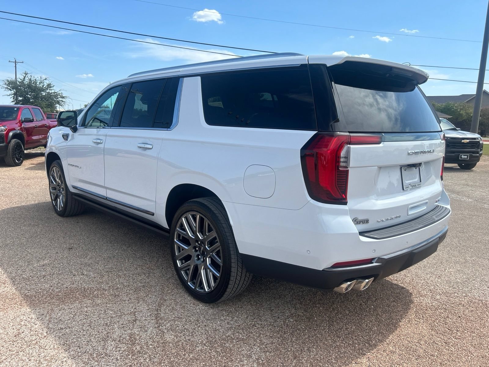 New 2026 GMC Yukon XL Denali Ultimate w/ LPO, Floor Liner Package AWD/4WD image 4