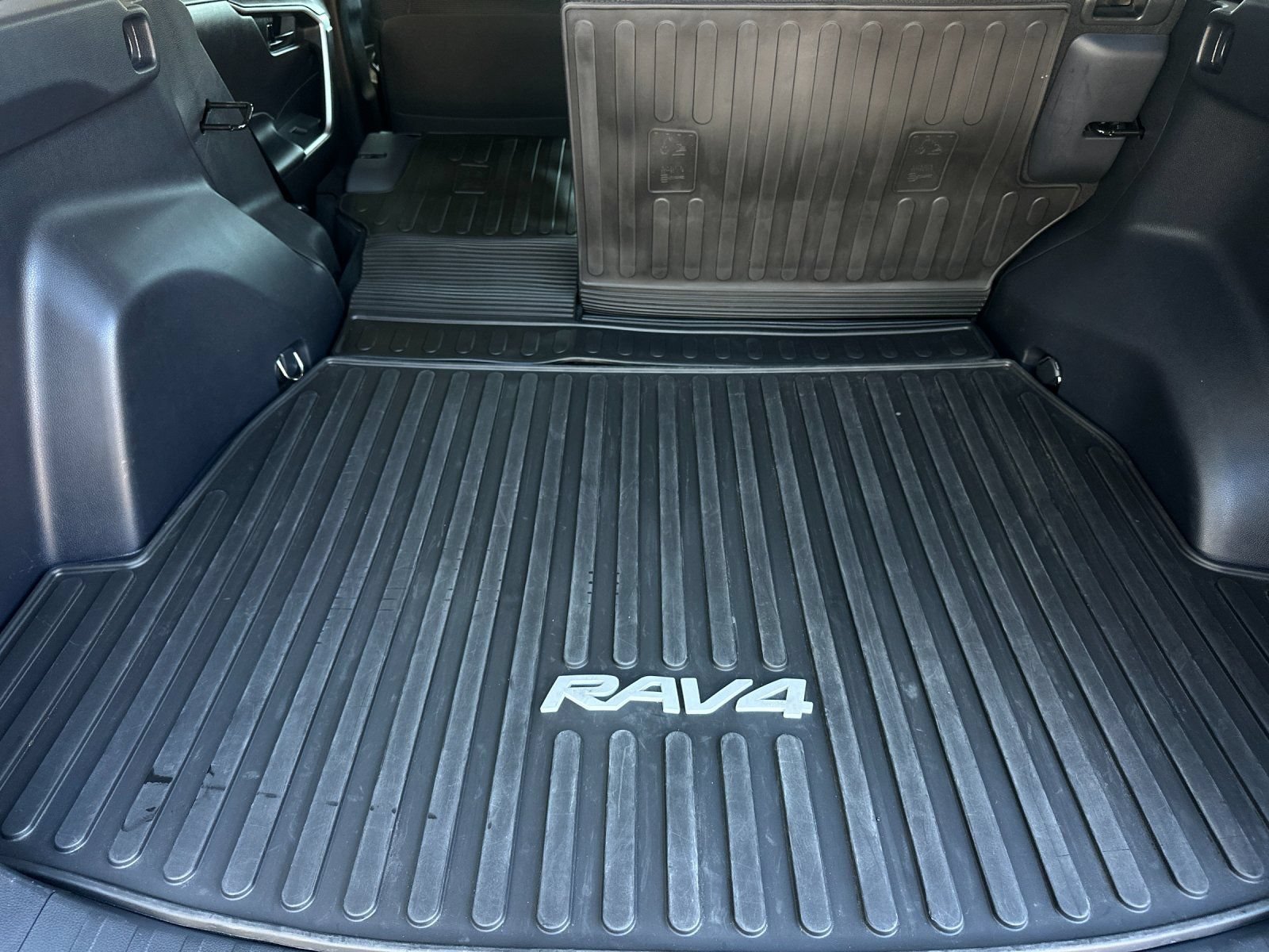 Used 2024 Toyota RAV4 LE AWD/4WD image 14