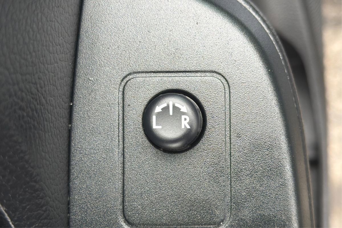 Used 2014 Subaru Crosstrek 2.0i Limited image 38