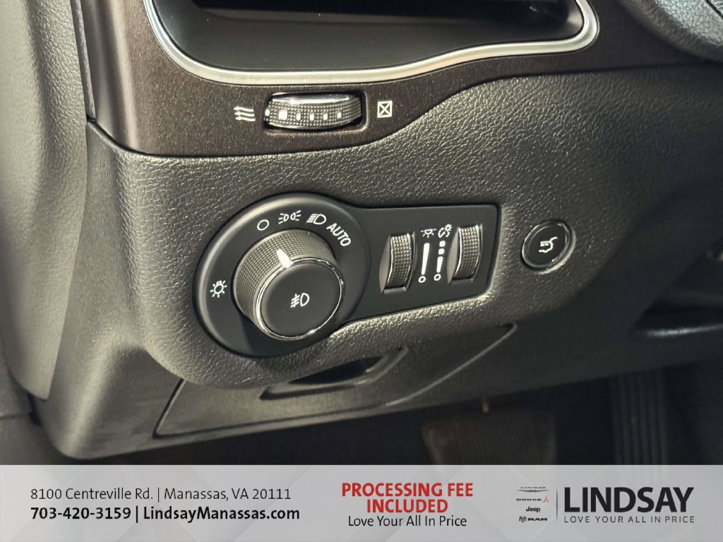 Used 2022 Jeep Cherokee Trailhawk w/ Premium Leather Package AWD/4WD image 27