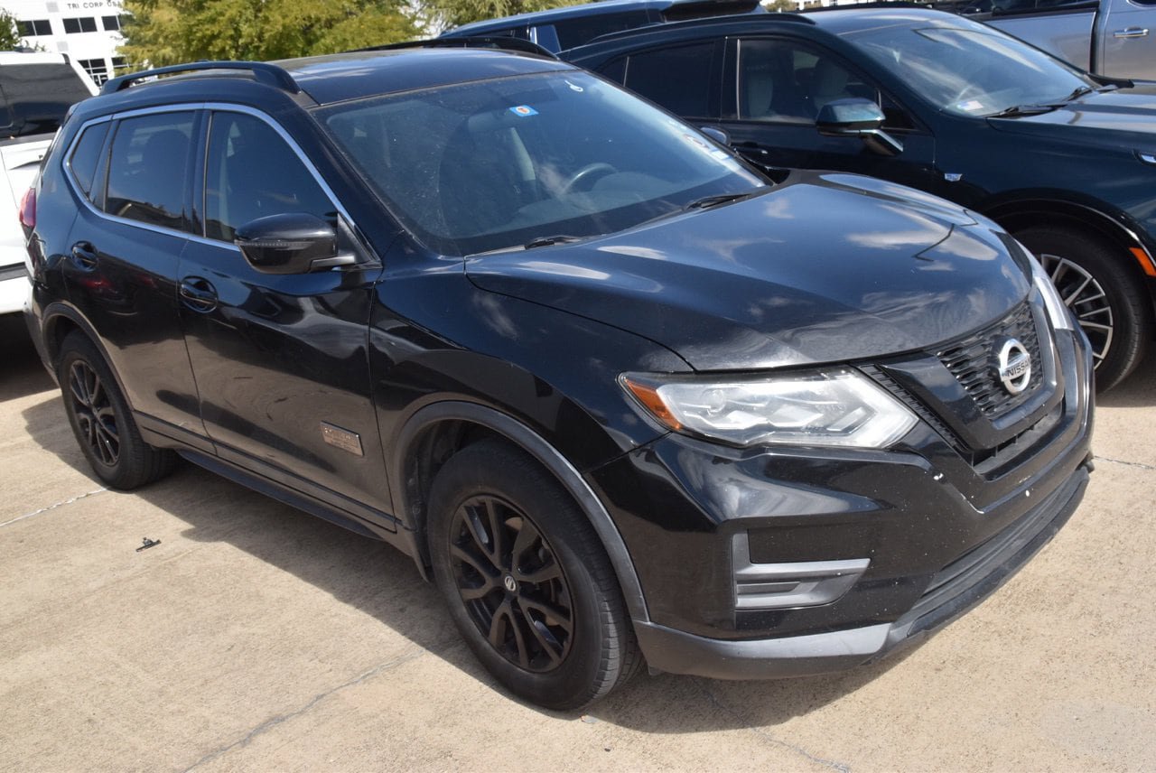 Used 2017 Nissan Rogue SV FWD image 4