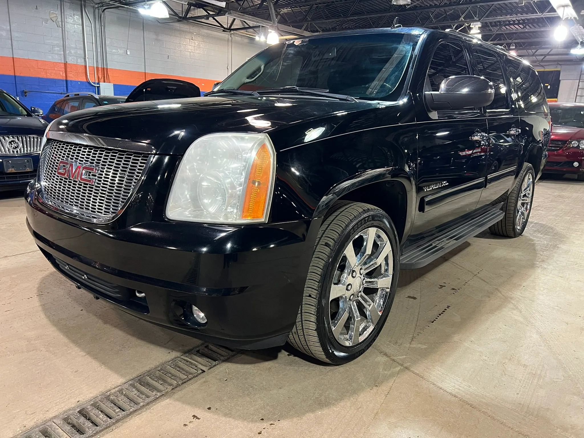 Used 2012 GMC Yukon XL SLT w/ SLT Chrome Package image 7
