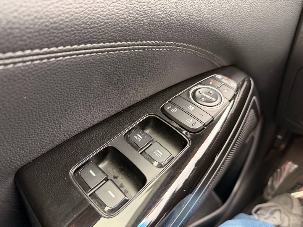 Used 2017 Kia Cadenza Technology FWD image 29