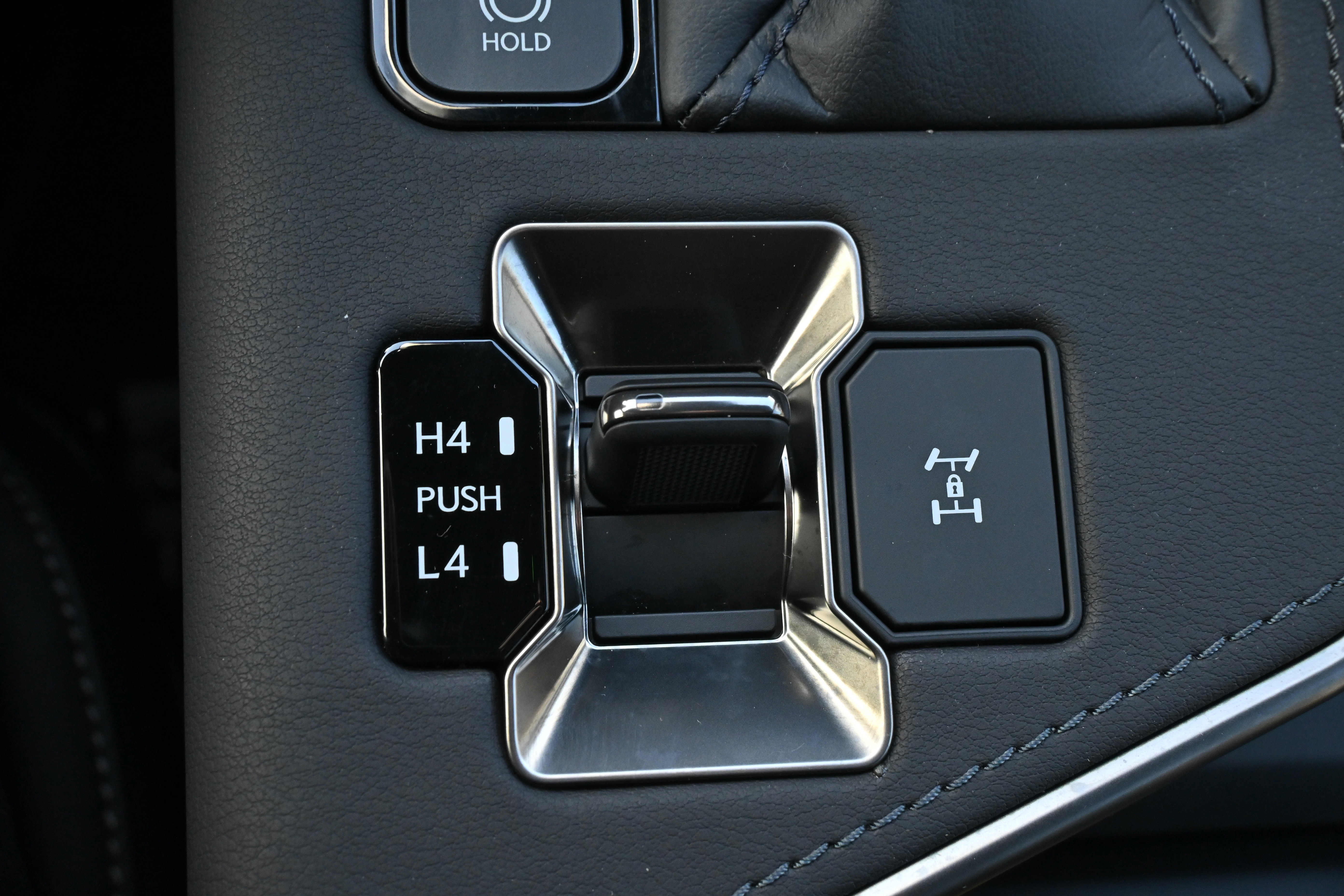 Used 2025 Lexus GX 550 w/ Accessory Package (2T) image 13