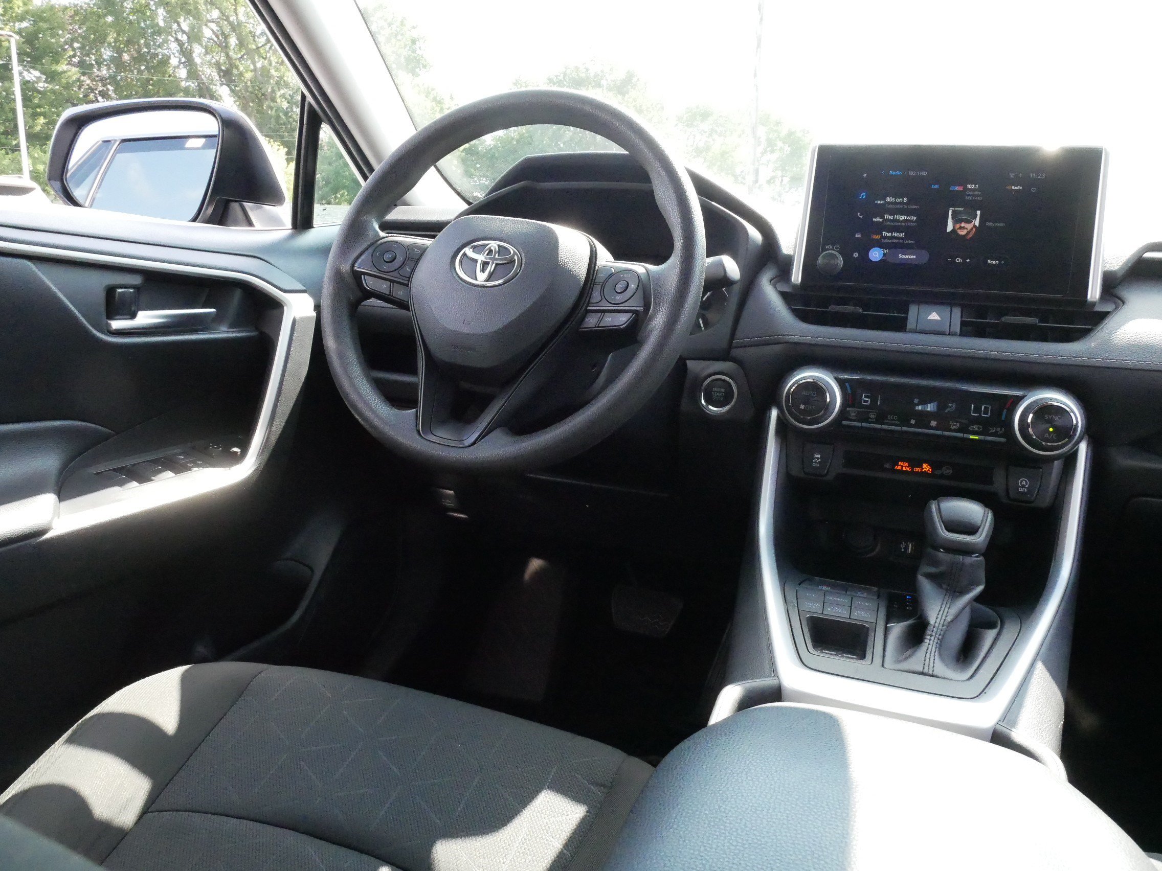 Certified 2025 Toyota RAV4 XLE AWD/4WD image 9