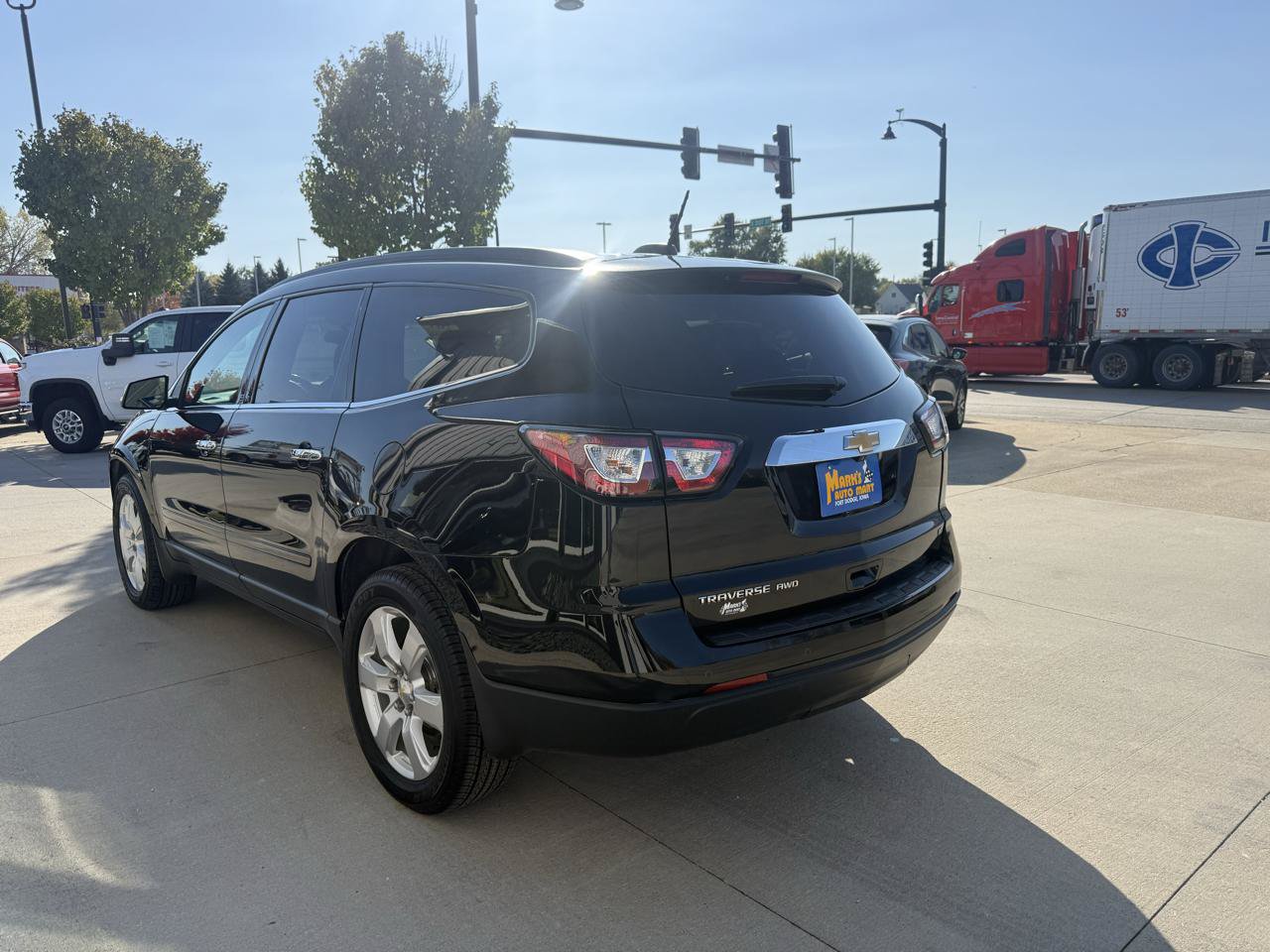 Used 2017 Chevrolet Traverse LT w/ Style and Technology Package AWD/4WD image 4