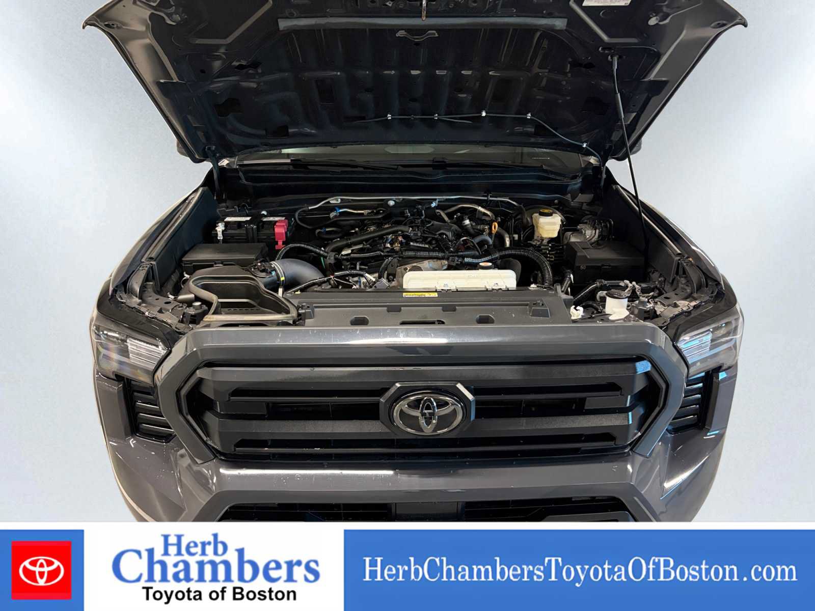 Used 2025 Toyota Tacoma SR5 AWD/4WD image 11