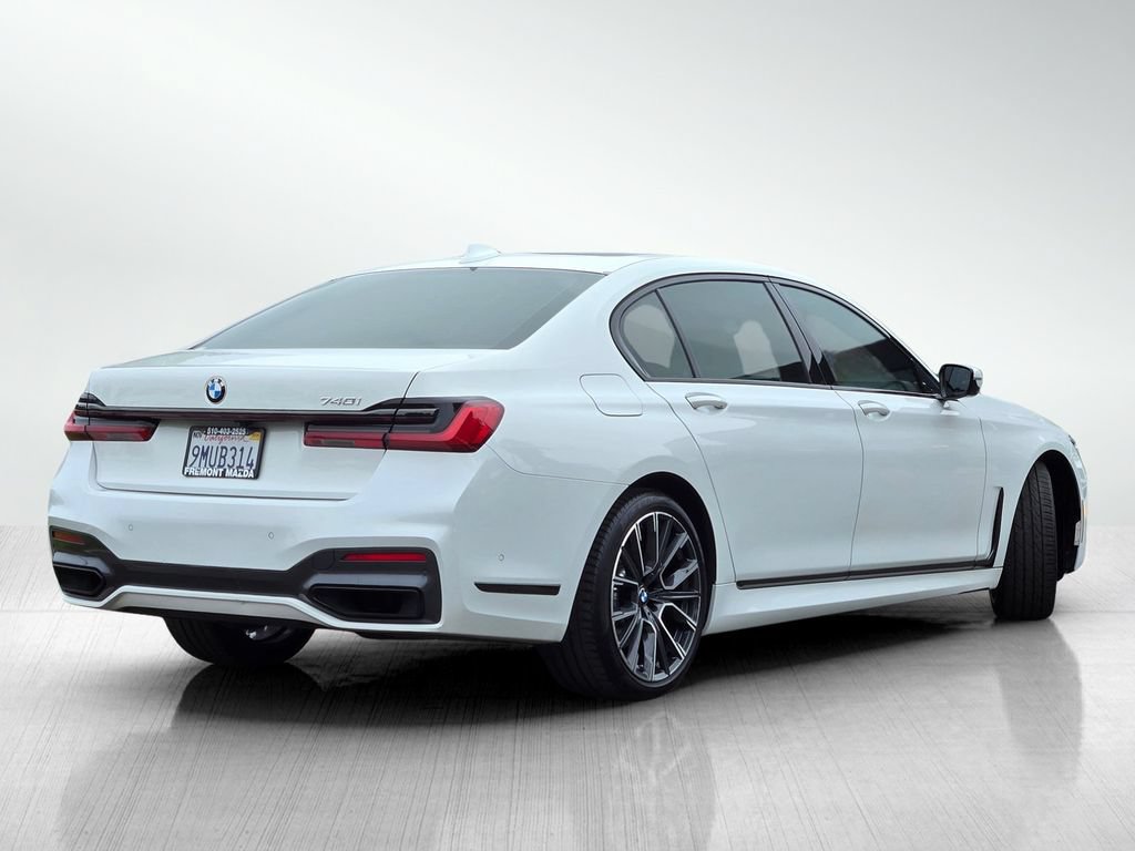 Used 2021 BMW 740i w/ M Sport Package RWD image 4