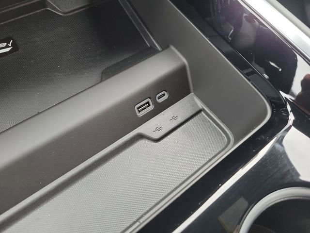 New 2025 Chevrolet Suburban Premier image 30