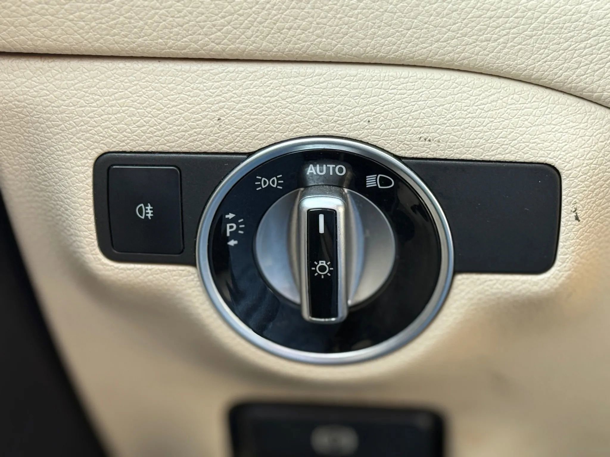 Used 2015 Mercedes-Benz CLA 250 4MATIC image 21