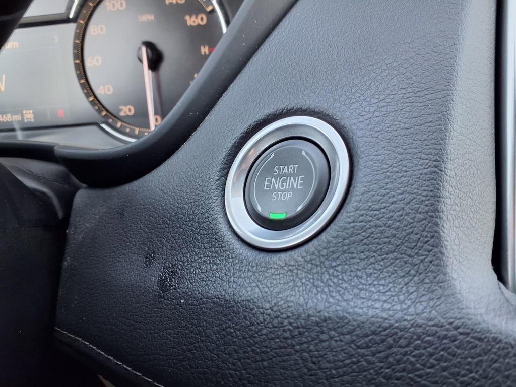 Used 2023 Cadillac XT4 Premium Luxury w/ Cold Weather Package AWD/4WD image 17